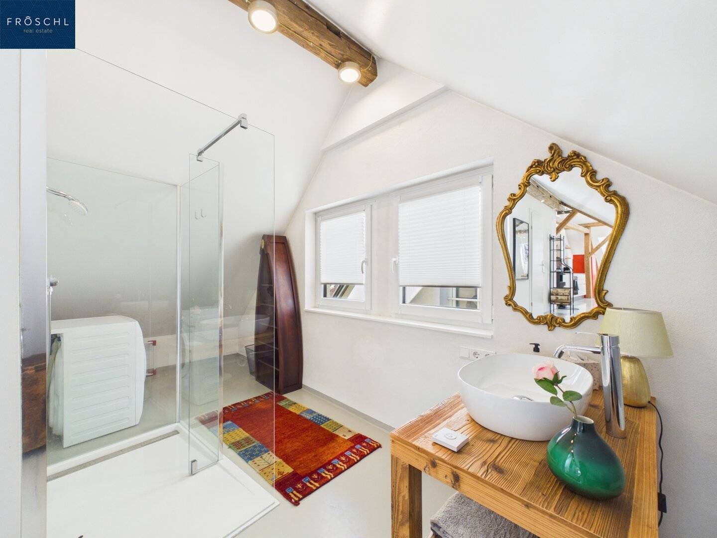 Top floor apartment renovated with balcony