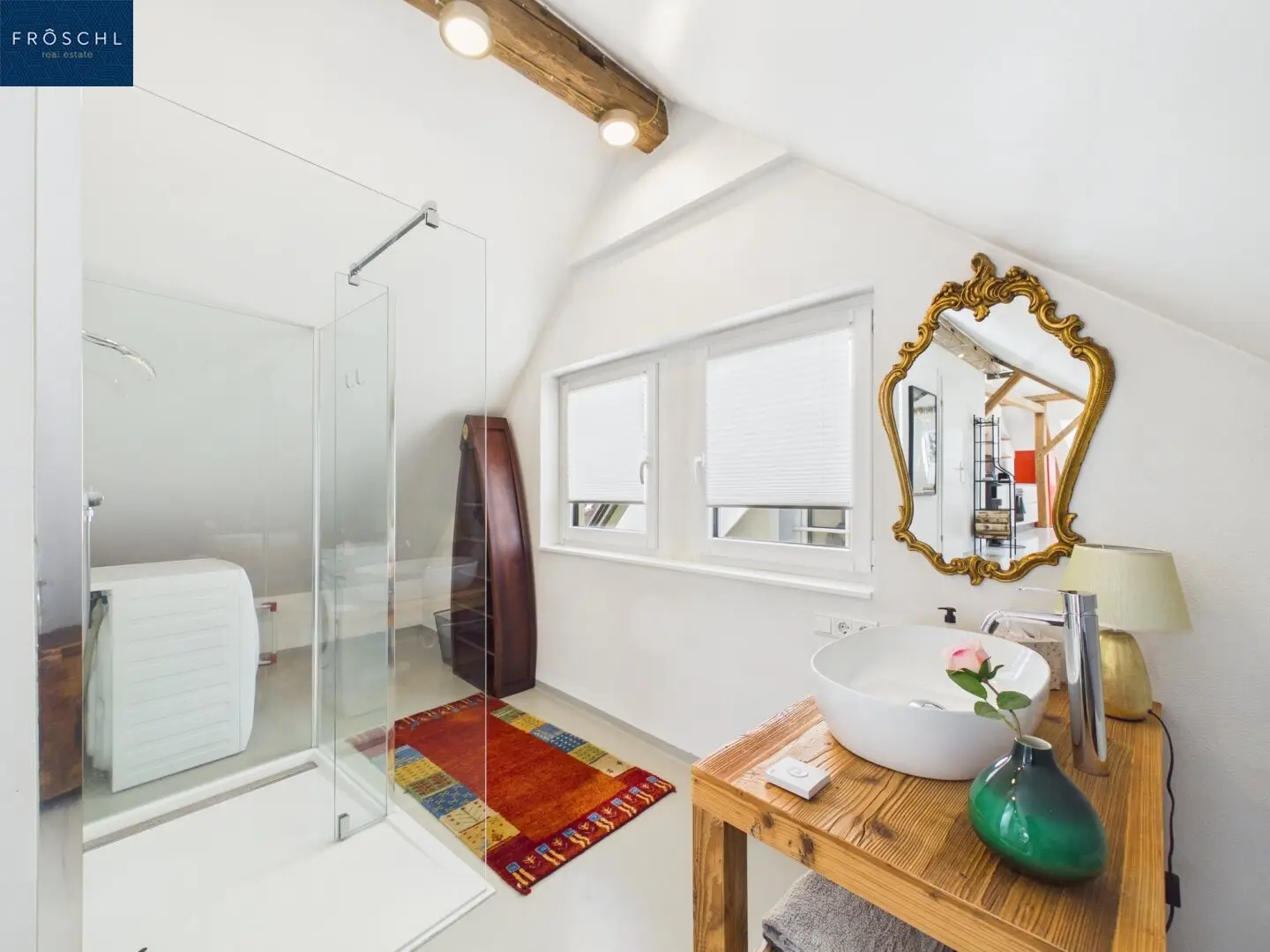 Top floor apartment renovated with balcony