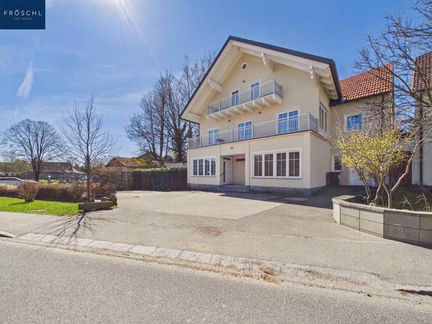 Top floor apartment renovated with balcony
