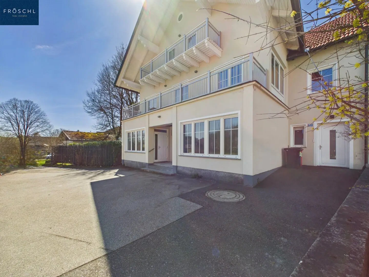 Top floor apartment renovated with balcony