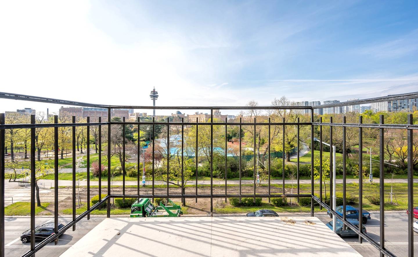++NEU++ sanierte 3-Zimmer Neubauwohnung mit Balkon mit Traum-Blick auf den Schweizer Garten!