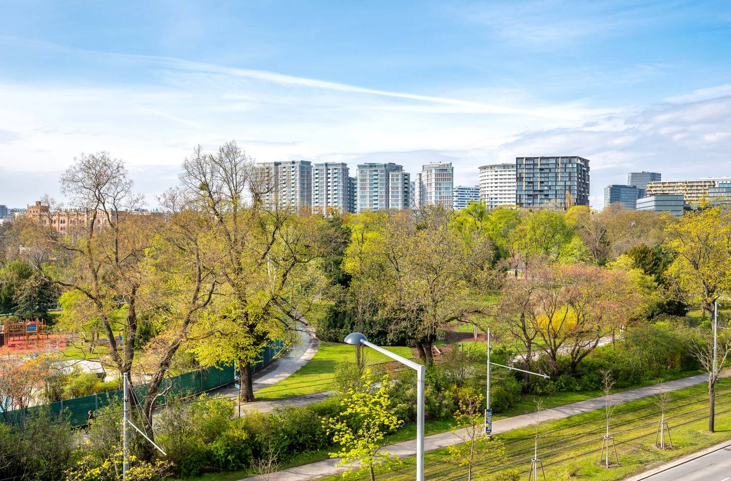 ++NEU++ sanierte 3-Zimmer Neubauwohnung mit Balkon mit Traum-Blick auf den Schweizer Garten!