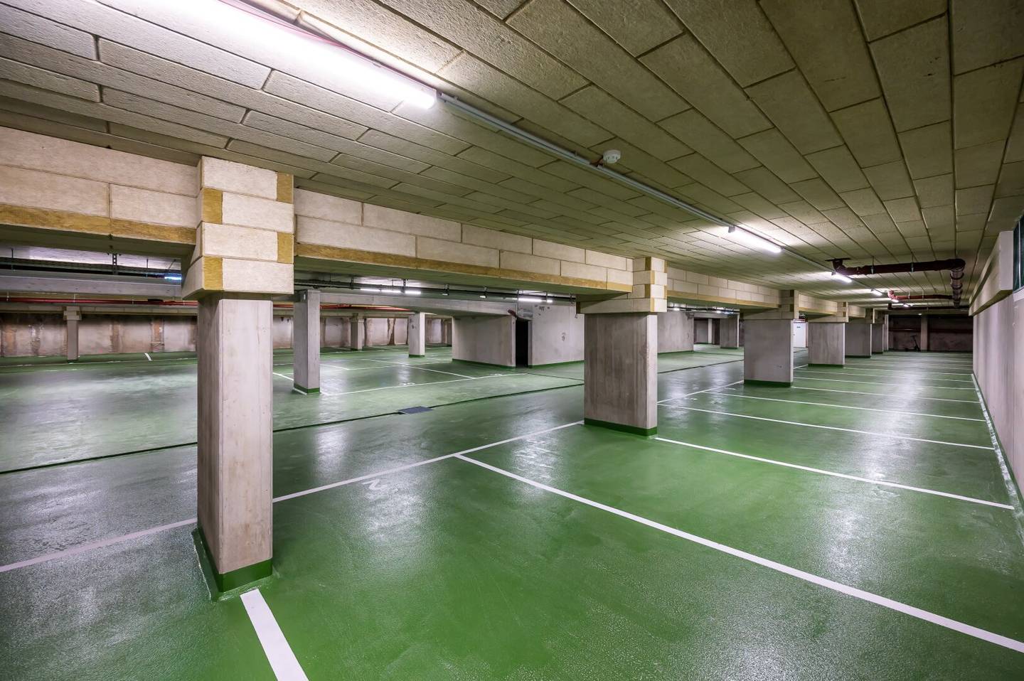 ++NEW++ Generous garage spaces (no stacked parking spaces) at Jägerstraße 35