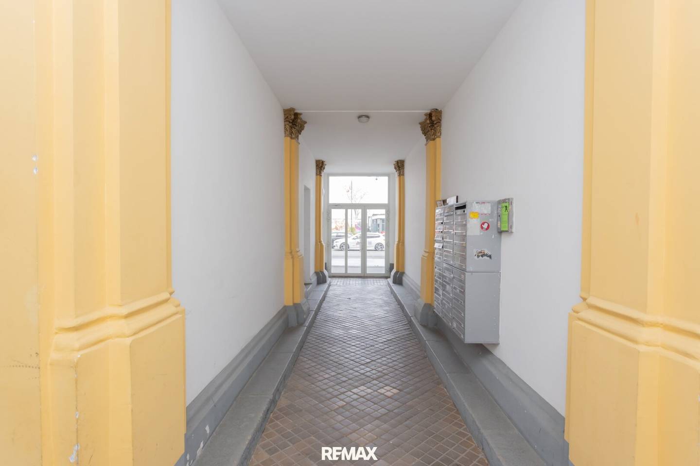Investment apartment near Augarten balcony modern kitchen