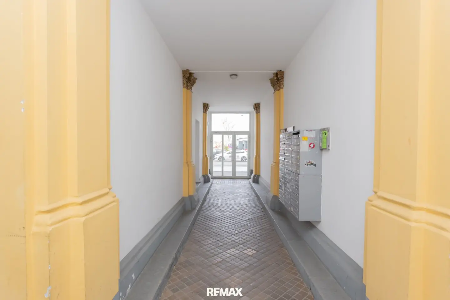 Investment apartment near Augarten balcony modern kitchen