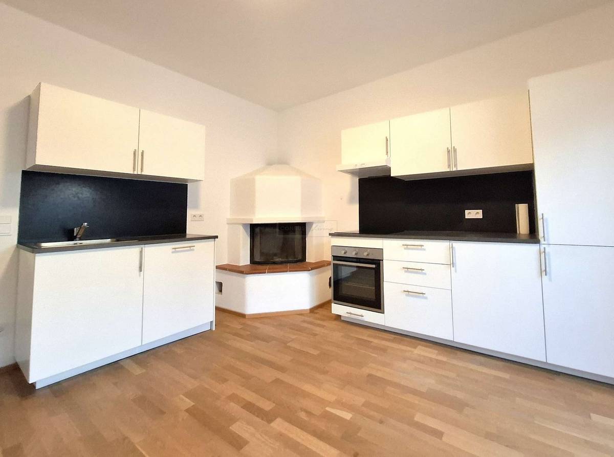 5-Room Attic Apartment Bennoplatz