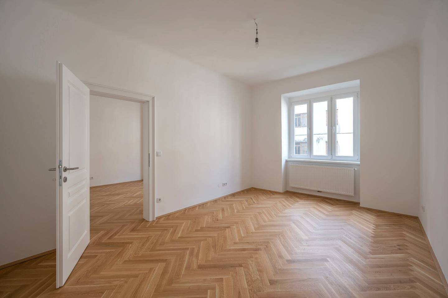 Generalsanierte Altbauwohnung mit Aufzug und ruhiger Hoflage