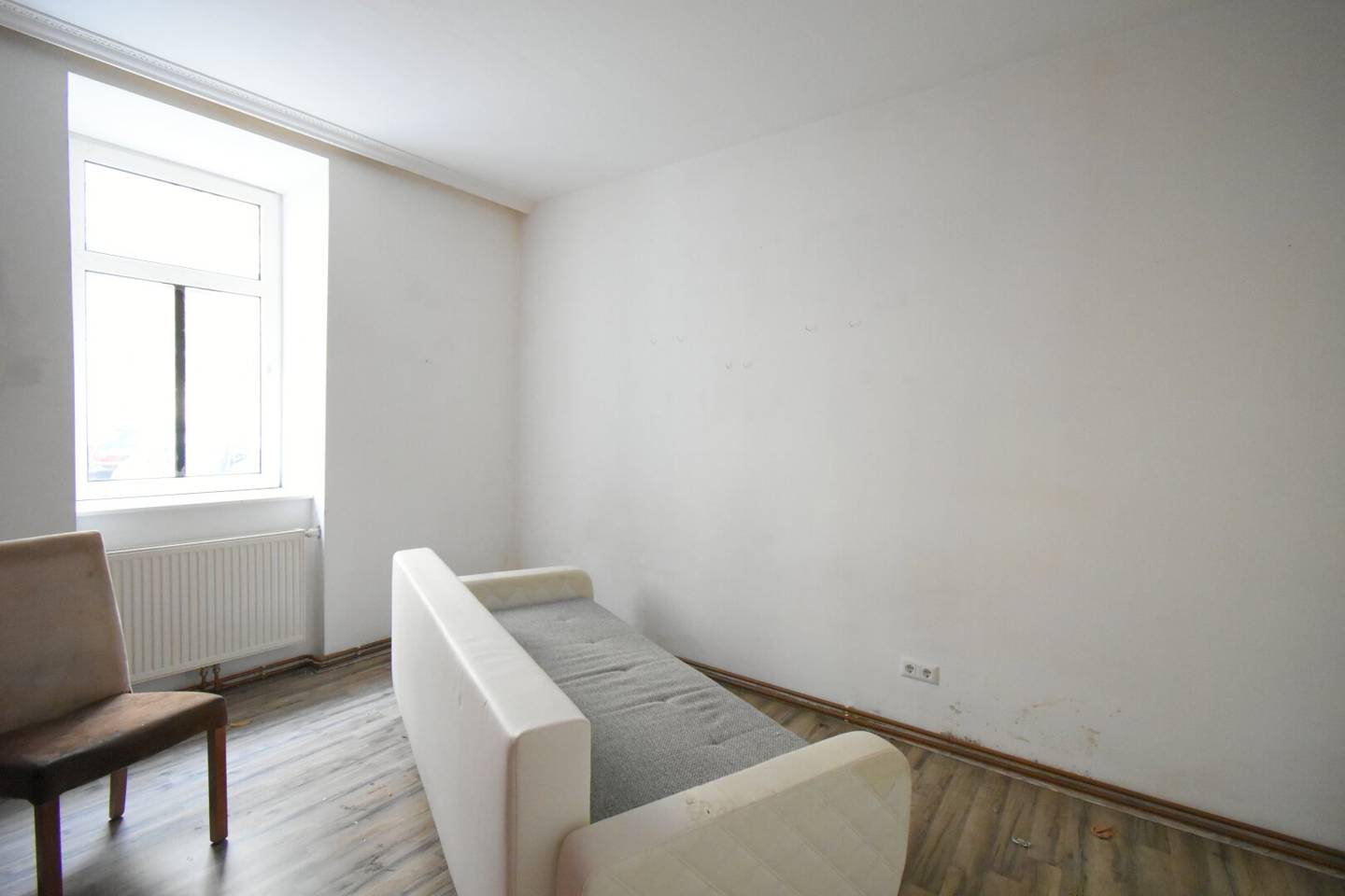 ++NEW++ renovation needed 3 room ground floor apartment near Augarten","de":"++NEU++ sanierungsbedürftige 3-Zimmer Erdgeschoss-Wohnung nahe Augarten!"},