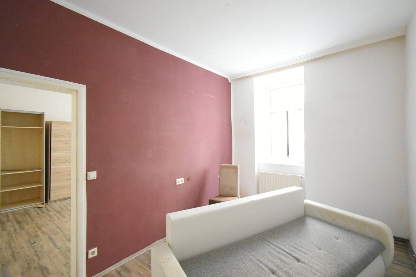 ++NEW++ renovation needed 3 room ground floor apartment near Augarten","de":"++NEU++ sanierungsbedürftige 3-Zimmer Erdgeschoss-Wohnung nahe Augarten!"},
