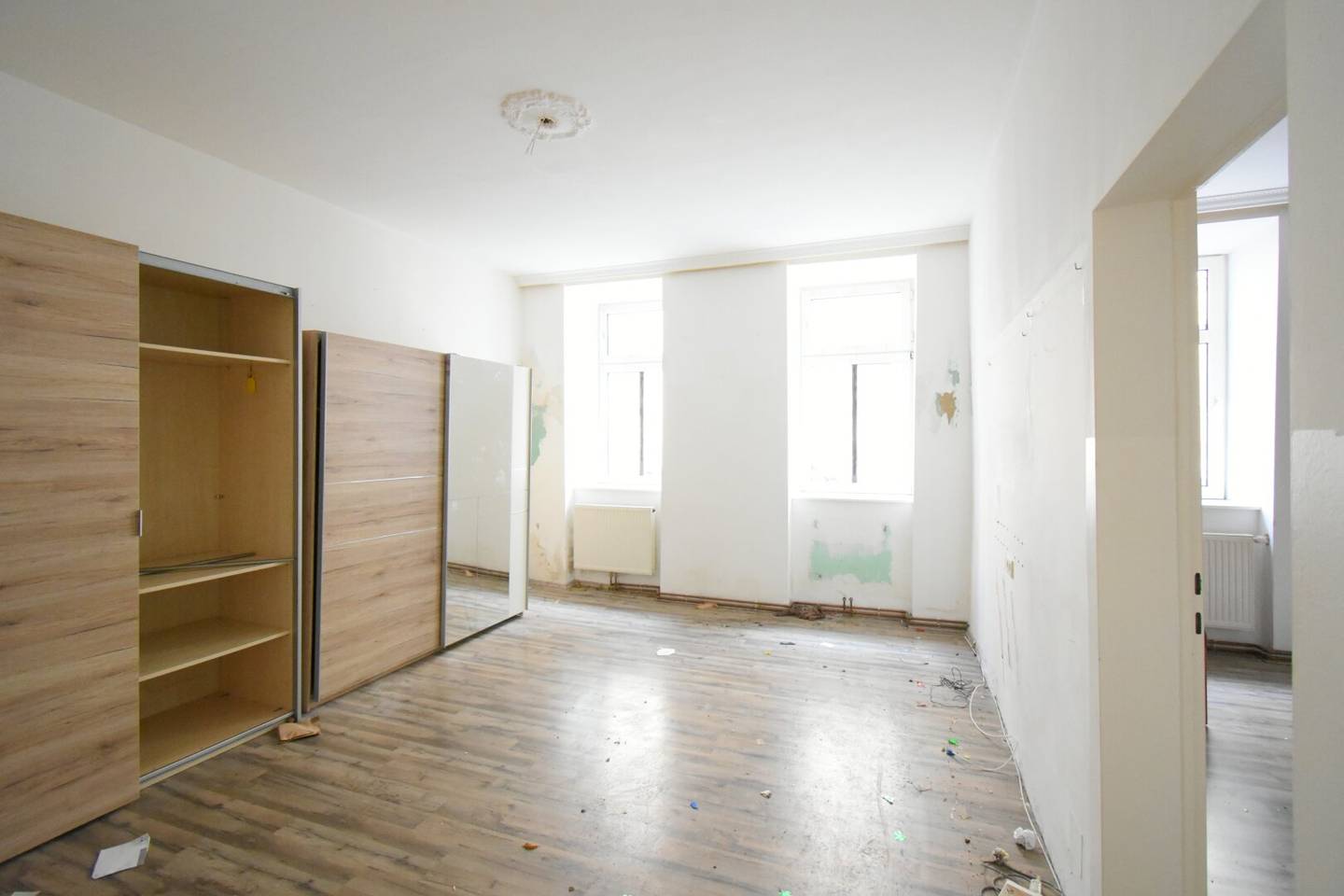 ++NEW++ renovation needed 3 room ground floor apartment near Augarten","de":"++NEU++ sanierungsbedürftige 3-Zimmer Erdgeschoss-Wohnung nahe Augarten!"},