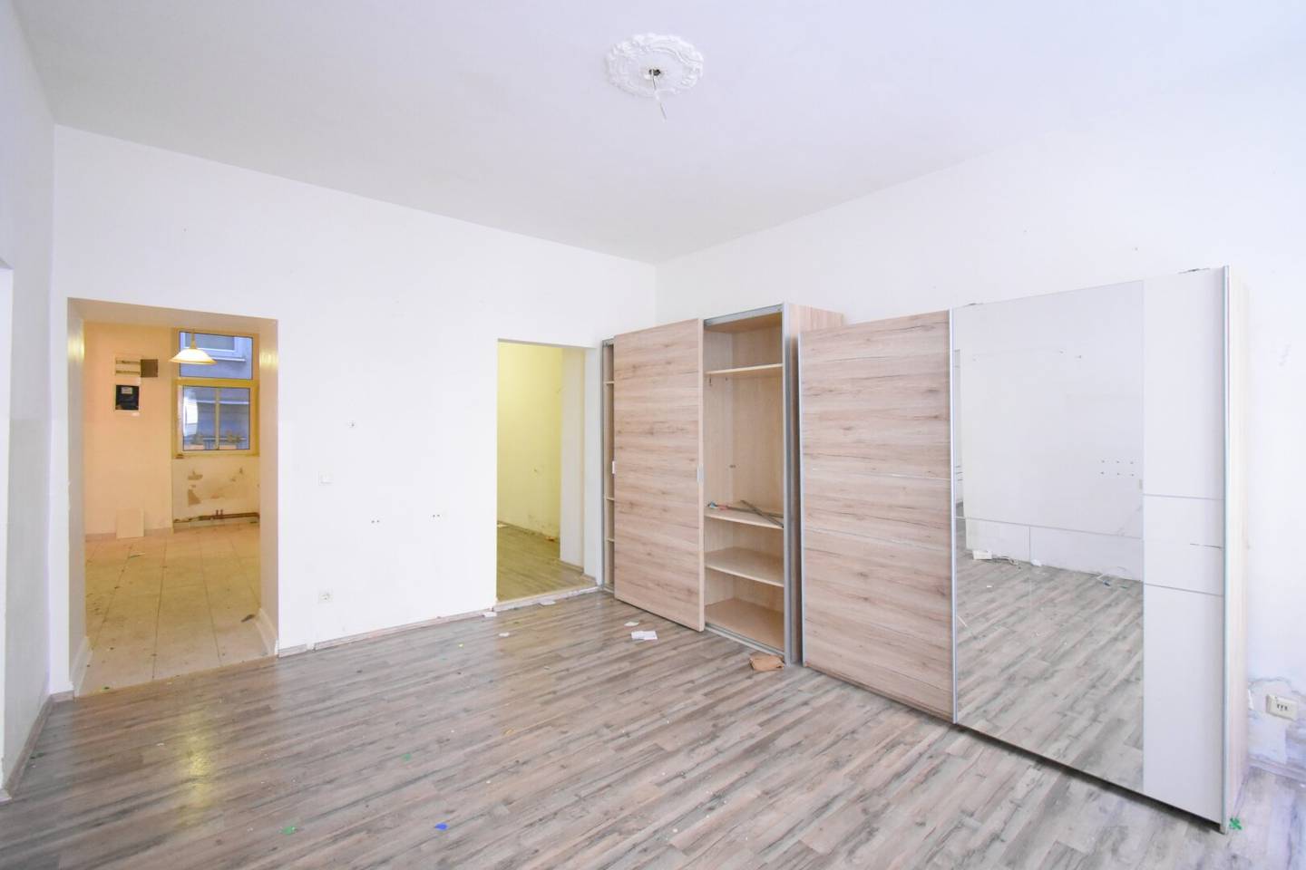 ++NEW++ renovation needed 3 room ground floor apartment near Augarten","de":"++NEU++ sanierungsbedürftige 3-Zimmer Erdgeschoss-Wohnung nahe Augarten!"},