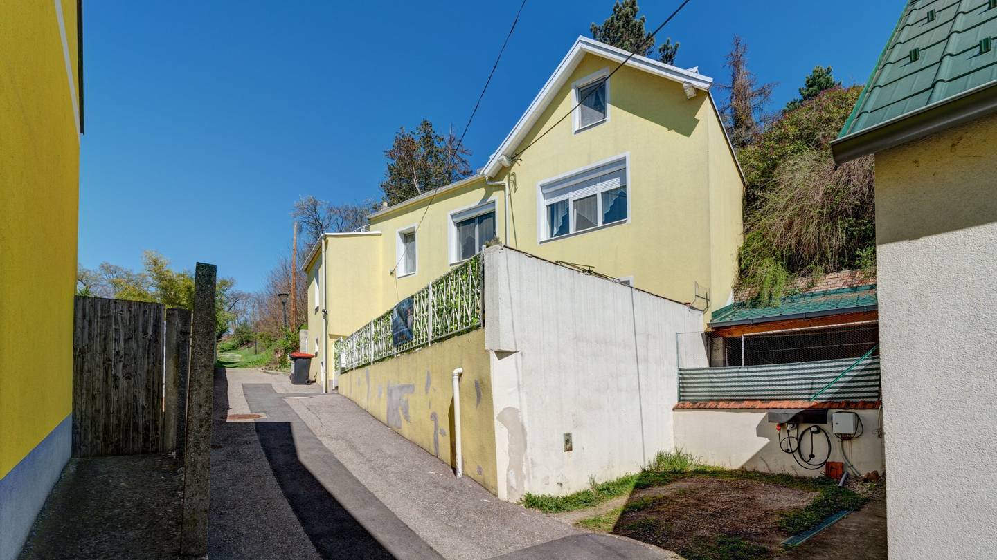 Charmantes Einfamilienhaus mit Dachterrasse &amp; Blick auf die Weinreben in ruhiger Lage von Stillfried