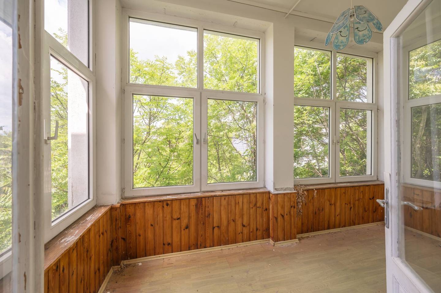 ++NEU++ Tolle Zinsvilla mit uneinsehbarem Grund in Bad Vöslau, großes Ausbaupotenzial!