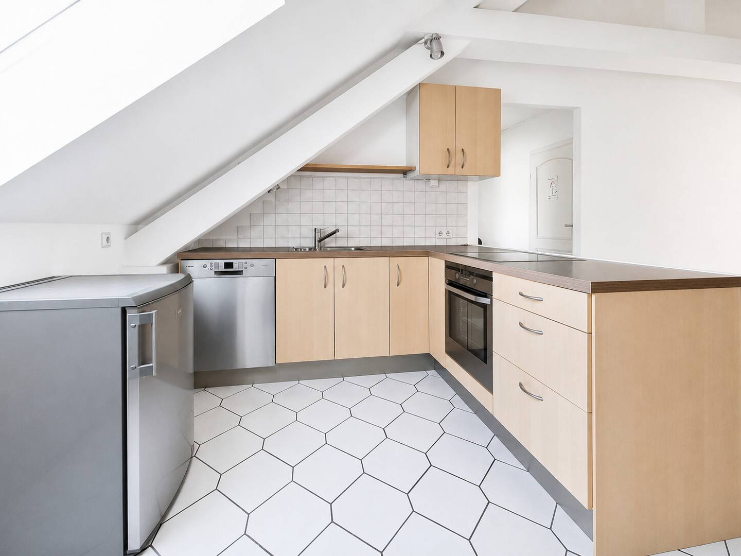 Dachgeschosswohnung mit Büro und Stellplatz