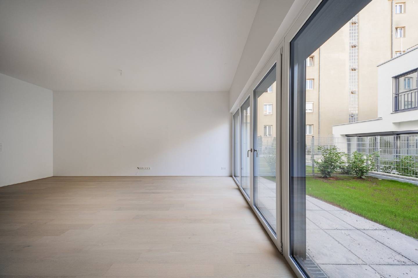 New build maisonette with quiet courtyard garden