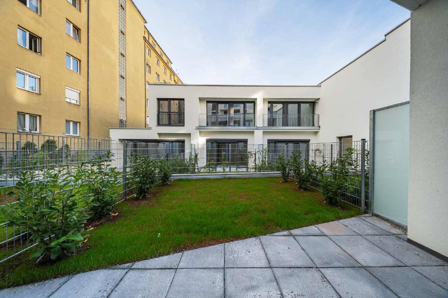 New build maisonette with quiet courtyard garden
