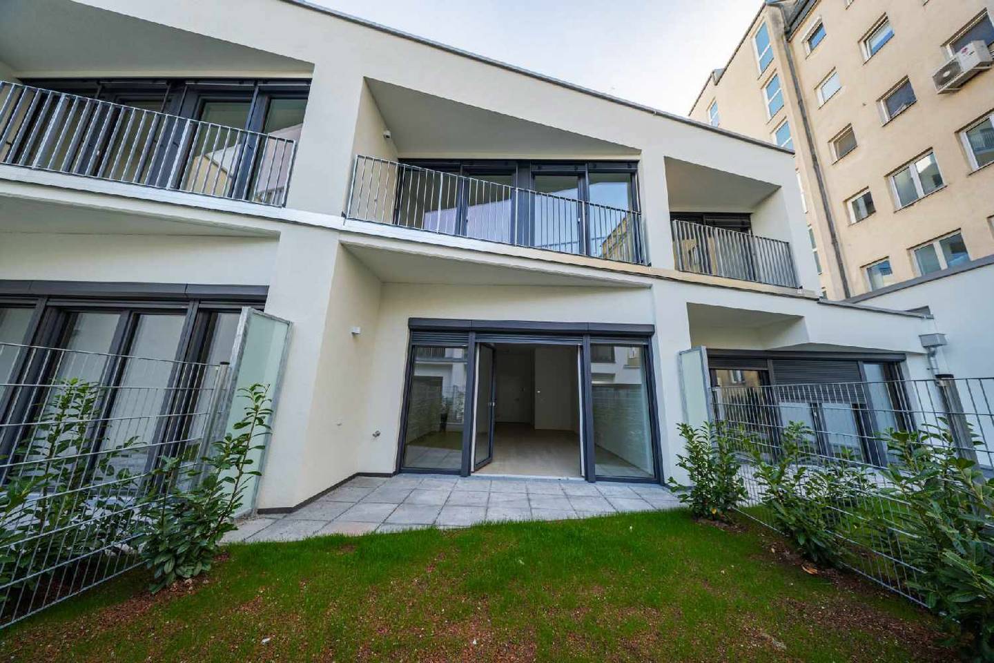 New build maisonette with quiet courtyard garden