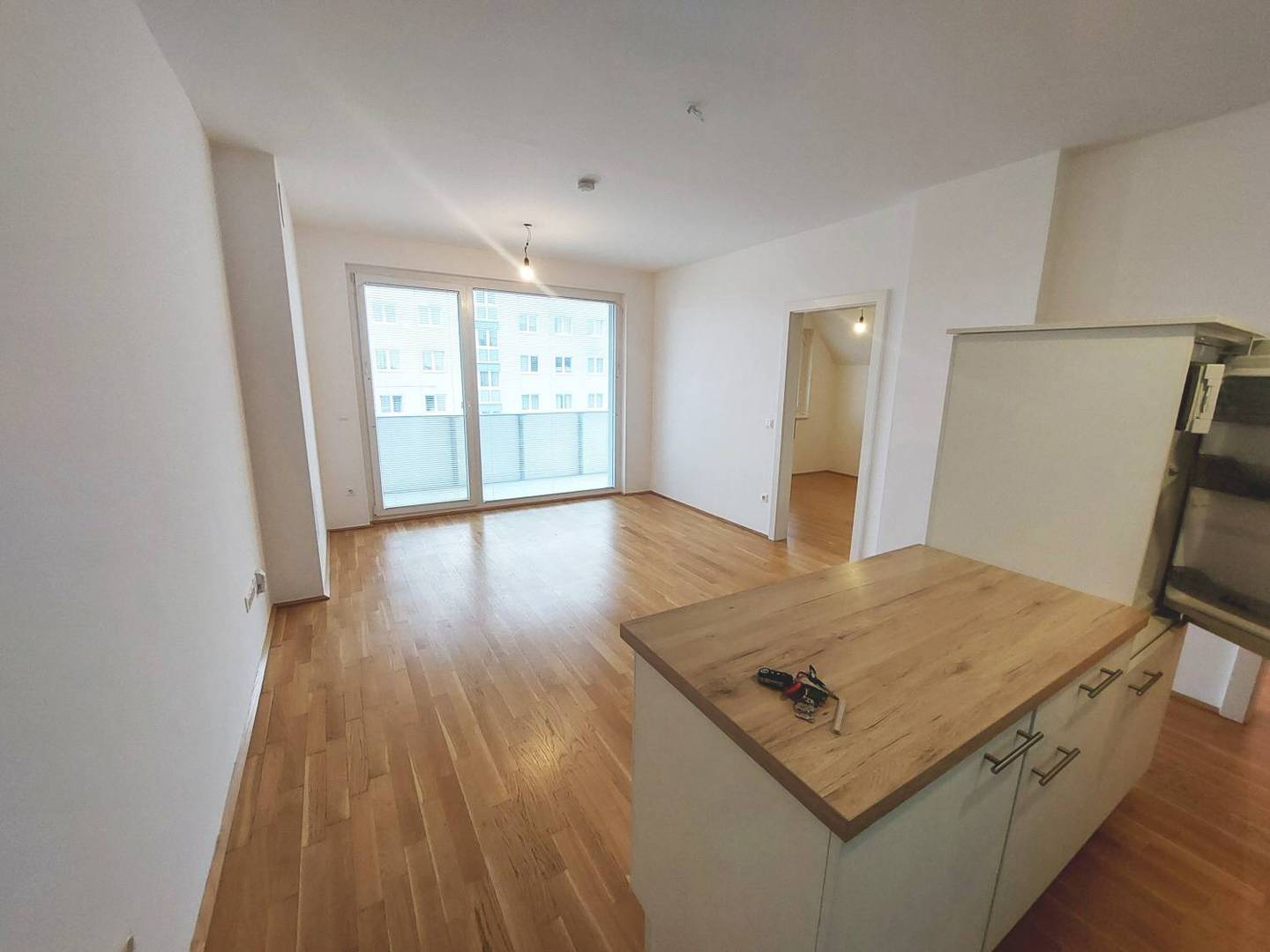Apartment with loggia and balcony in quiet street