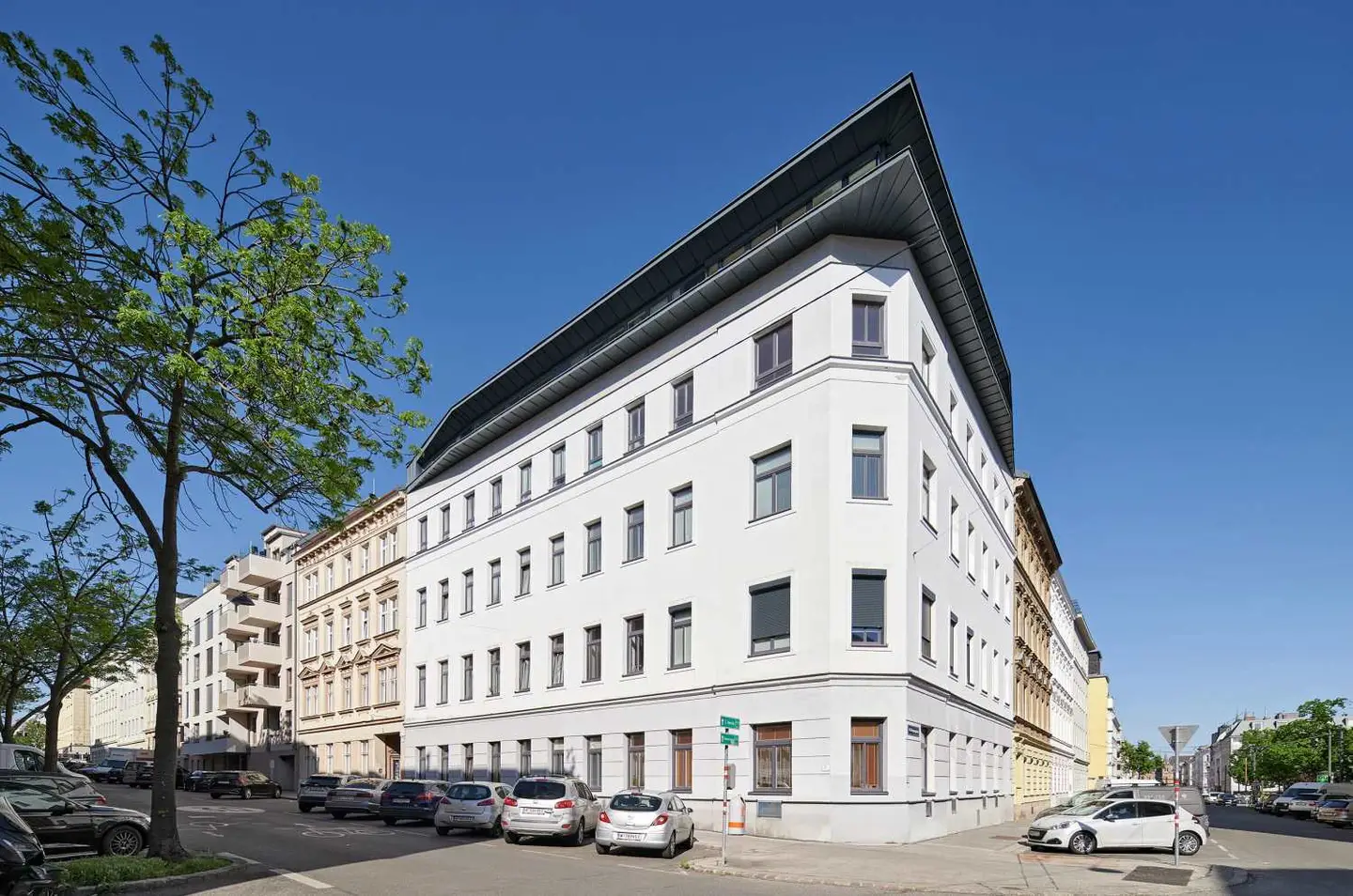 Dachgeschosswohnung im sanierten Gründerzeithaus