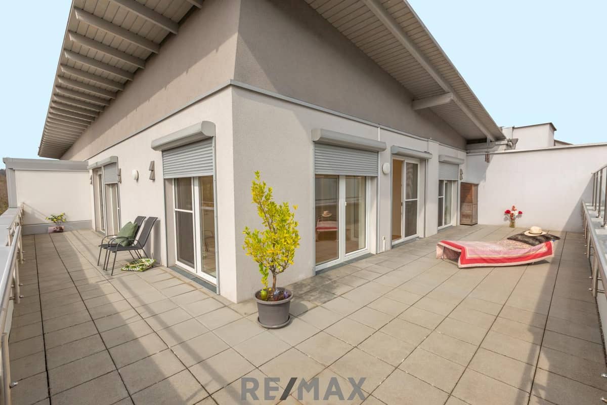 4-Room Attic Apartment with Roof Terrace