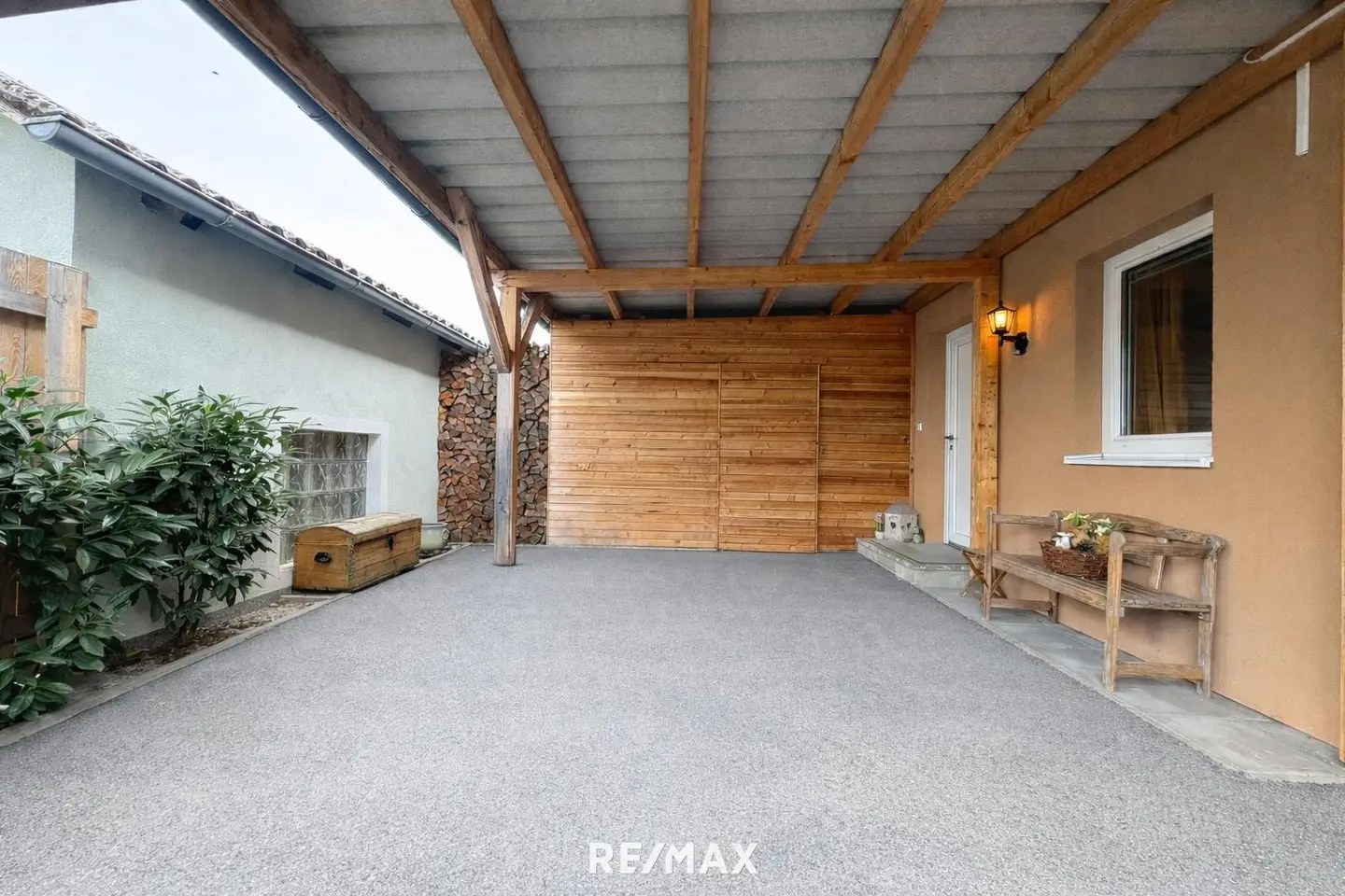 Newly built apartment with private garden and carport