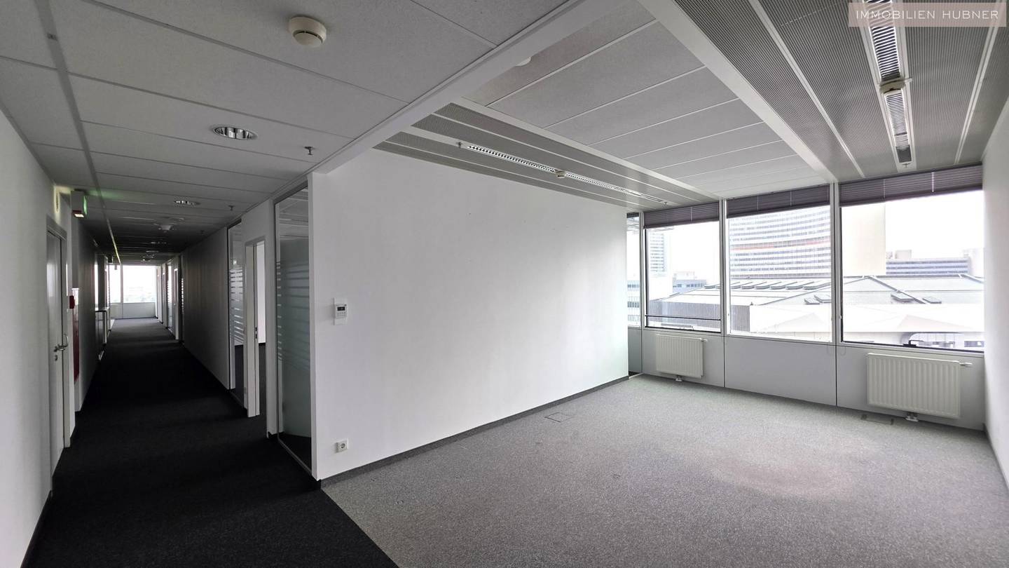 Office 304m² 8th floor Saturn Tower Vienna