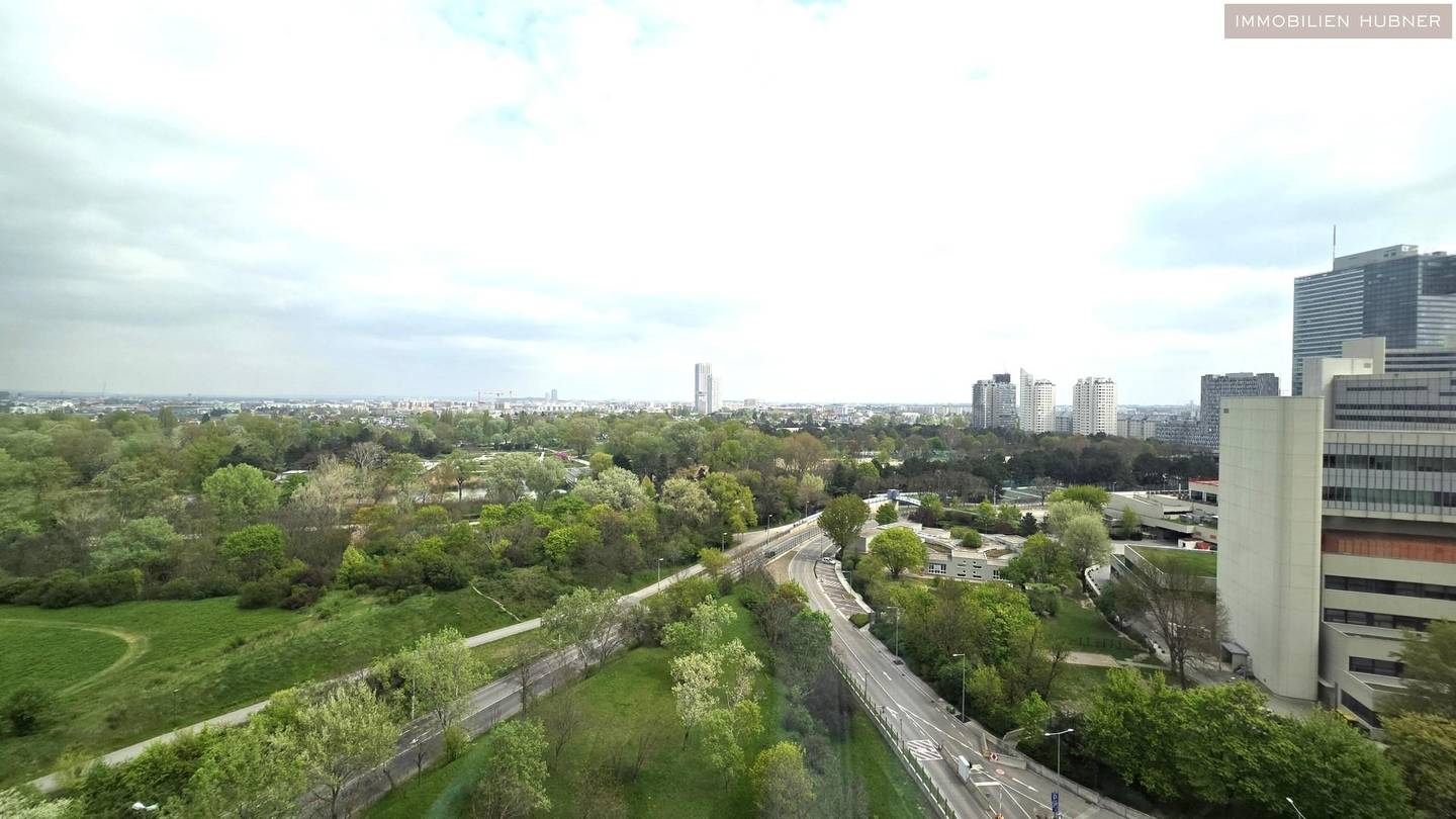 Office 304m² 8th floor Saturn Tower Vienna