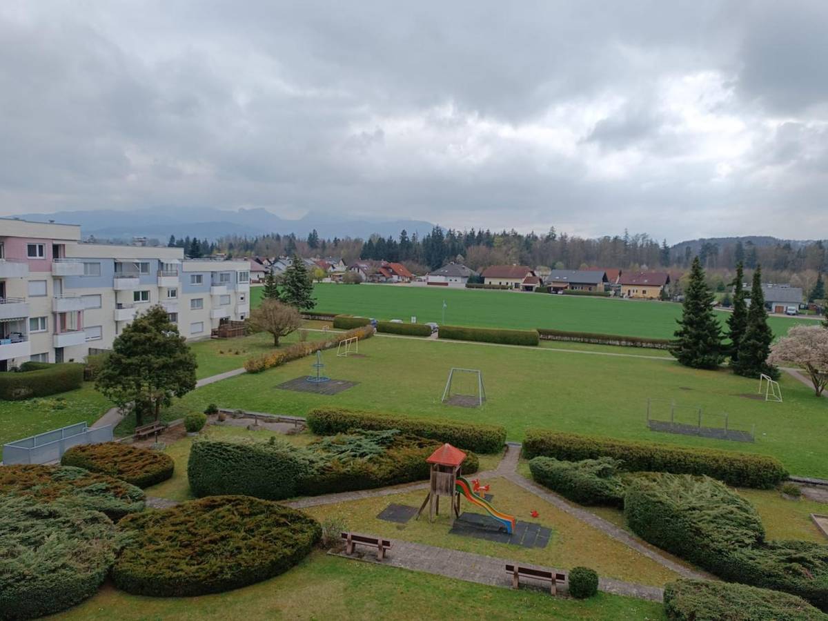 Cozy apartment with distant view in Laakirchen