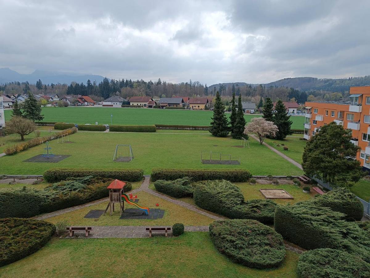 Cozy apartment with distant view in Laakirchen