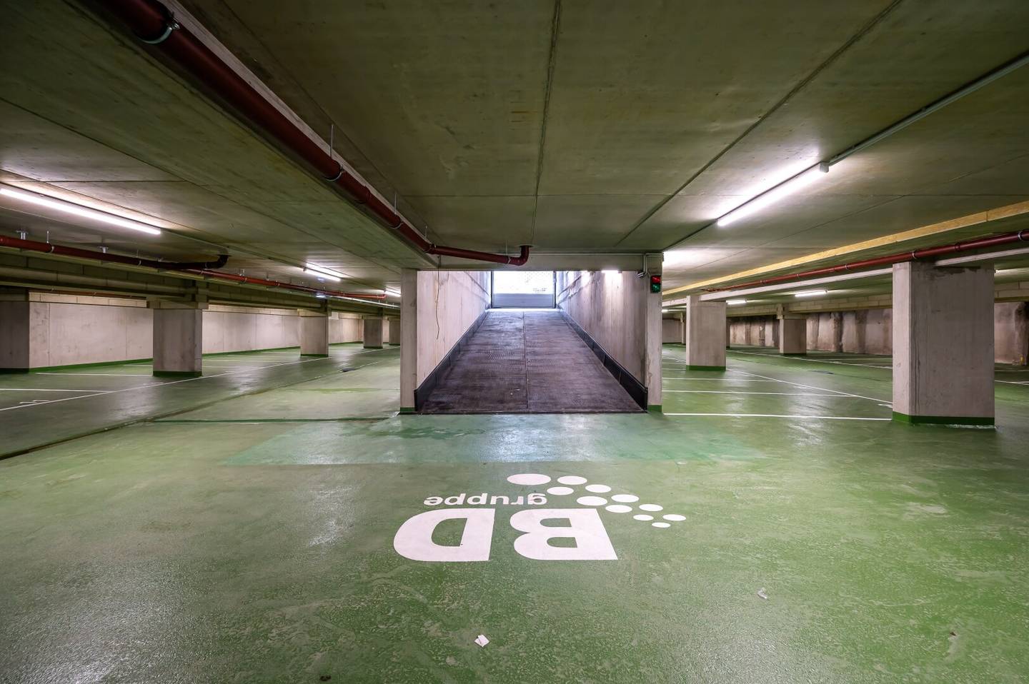 ++NEW++ Generous garage spaces (no stacked parking spaces) at Jägerstraße 35