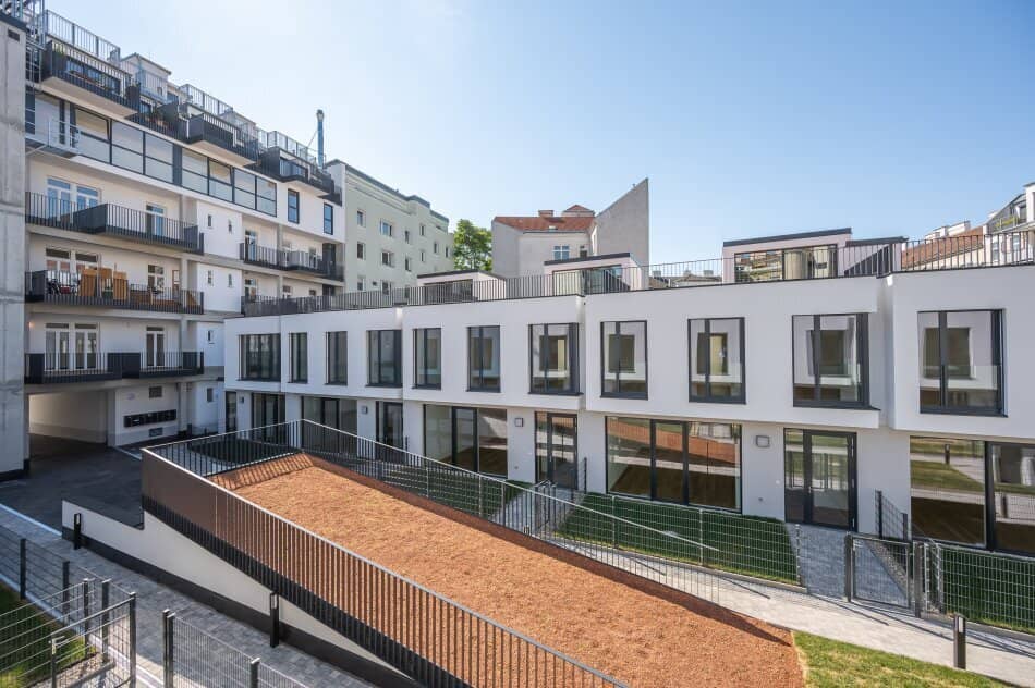 ++NEW++ Generous garage spaces (no stacked parking spaces) at Jägerstraße 35