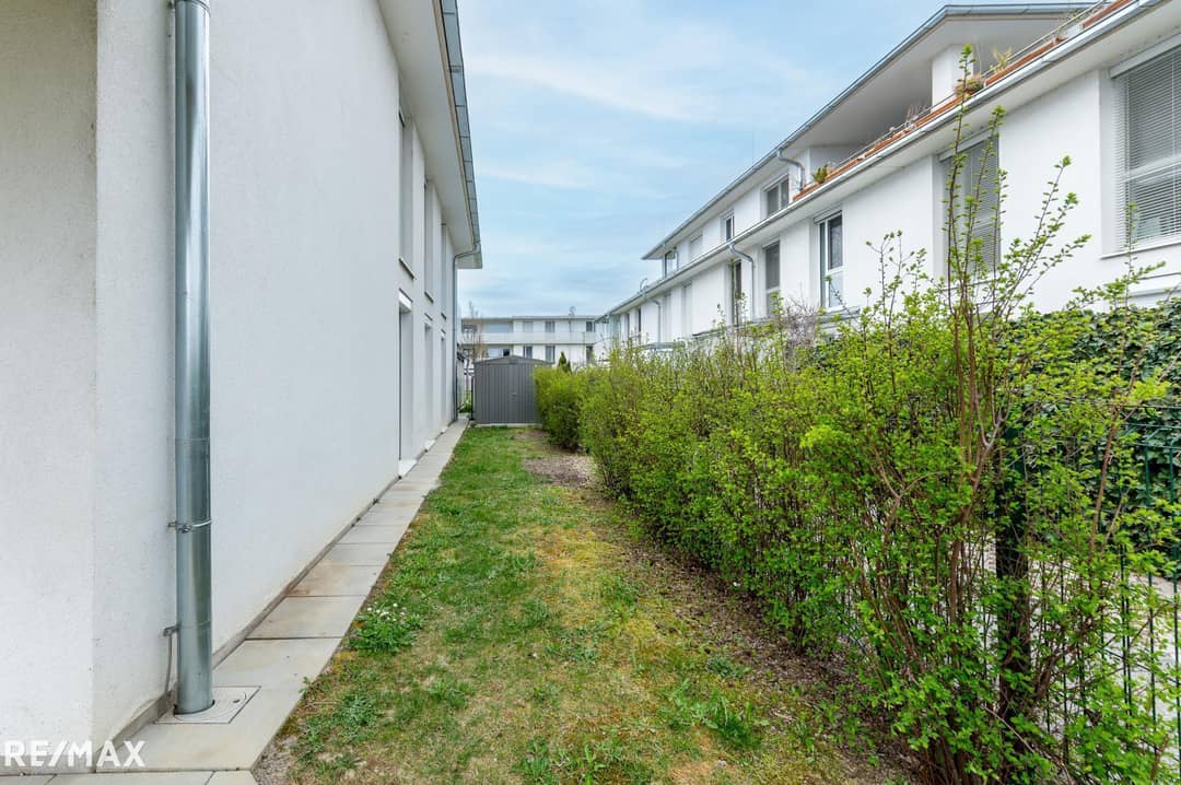 Garten mit Gartenhütte