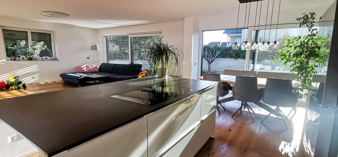 Moderner Bungalow mit Garten