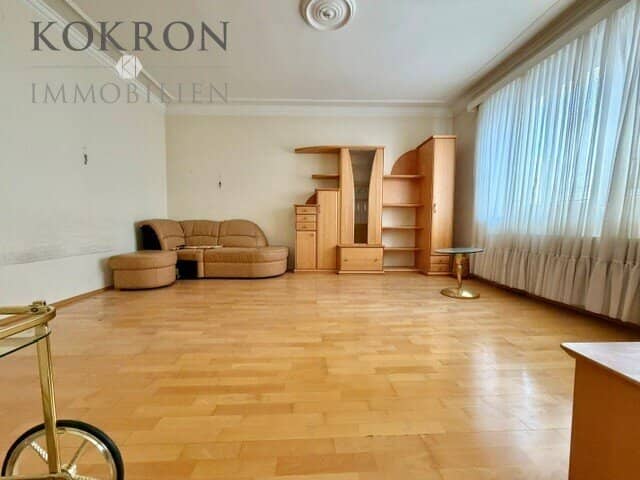 Helle 2-Zimmer-Wohnung mit Parkett und Balkon in zentraler Lage