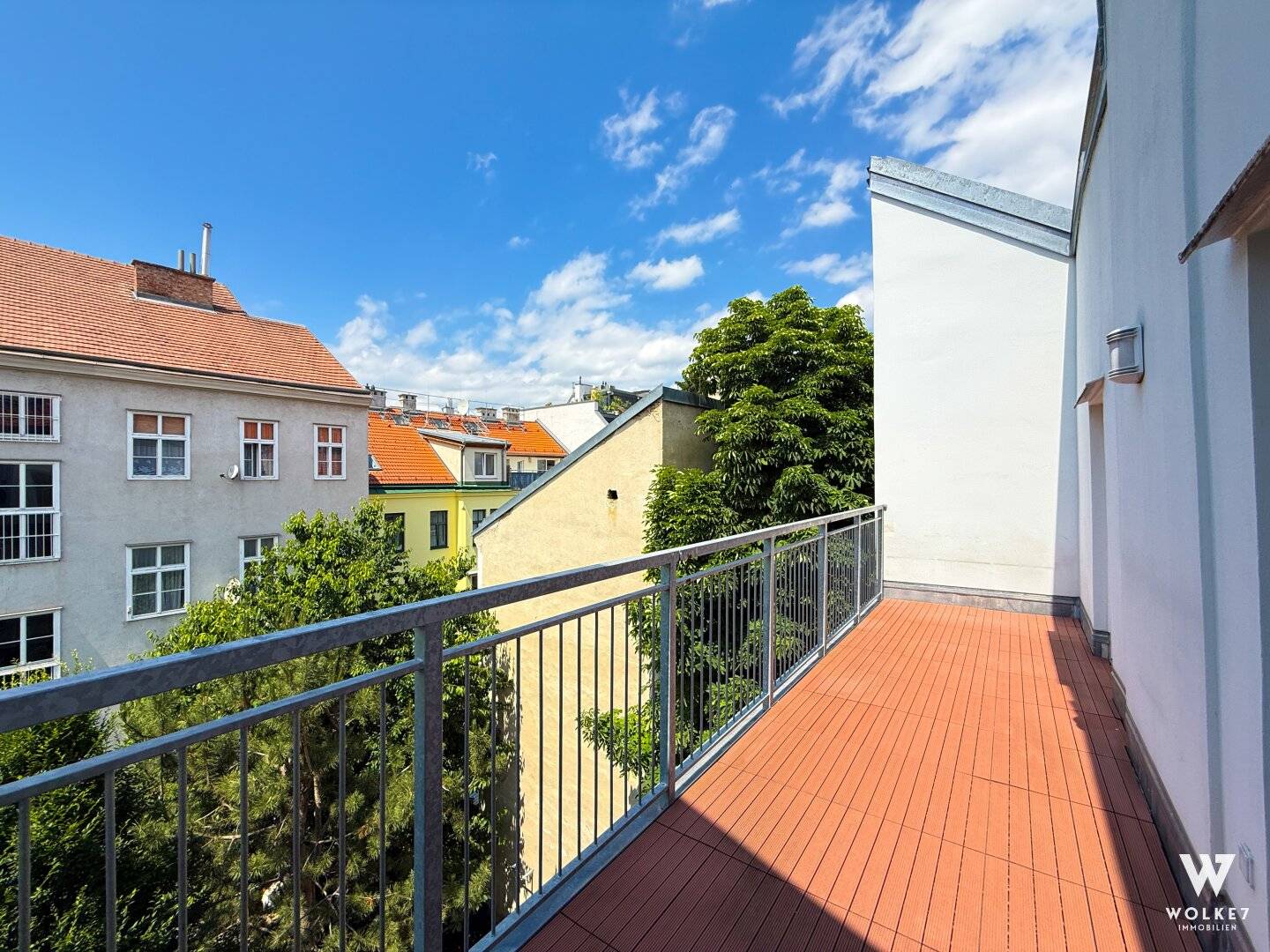 Charming attic apartment with terrace in quiet location – 19th District