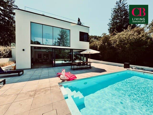 Exclusive Villa with Pool in Klosterneuburg