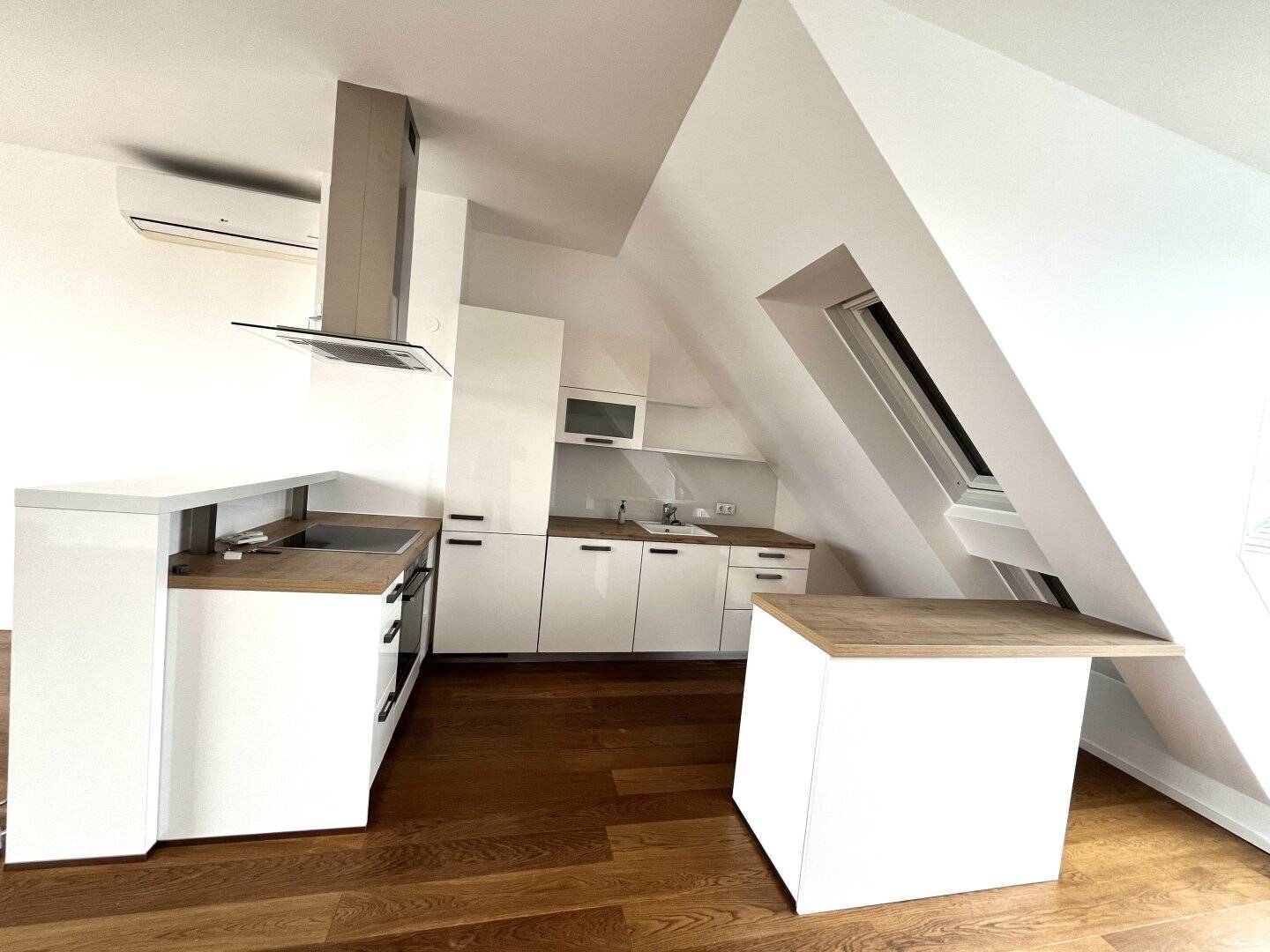 Penthouse with roof terrace and duplex parking