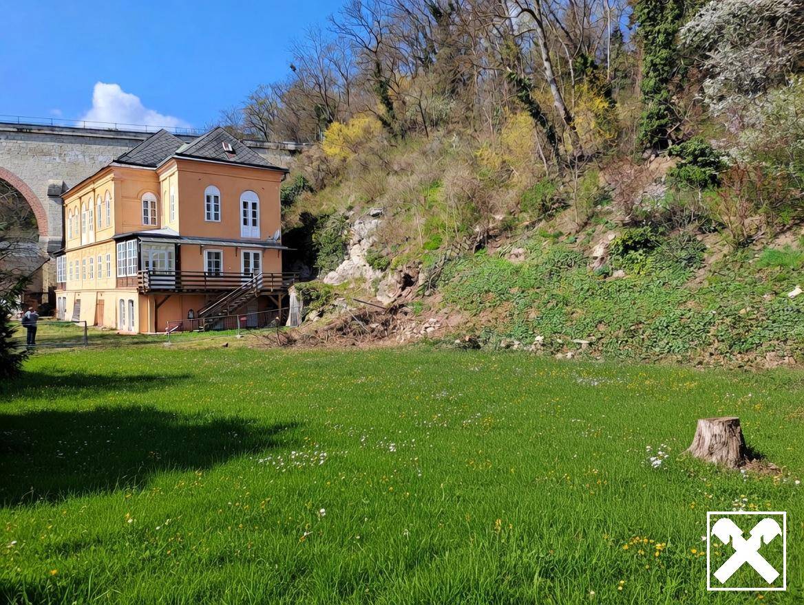 Exclusive 893m² plot in Baden villa area