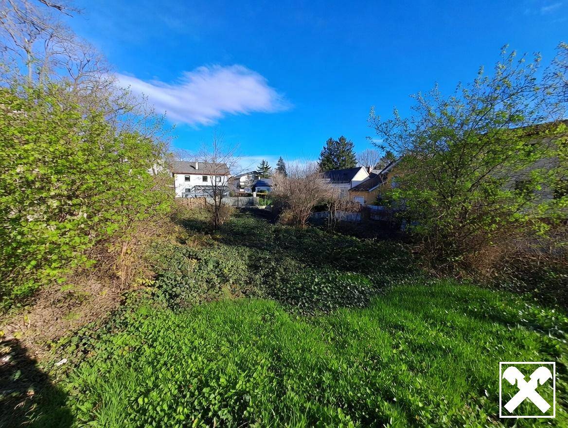 Exclusive 893m² plot in Baden villa area