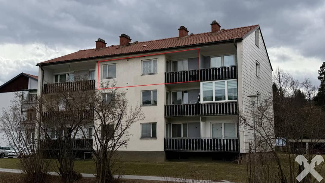 2-Room Apartment with Loggia, Neumarkt