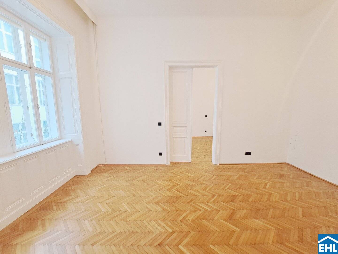 Apartment courtyard facing quiet location