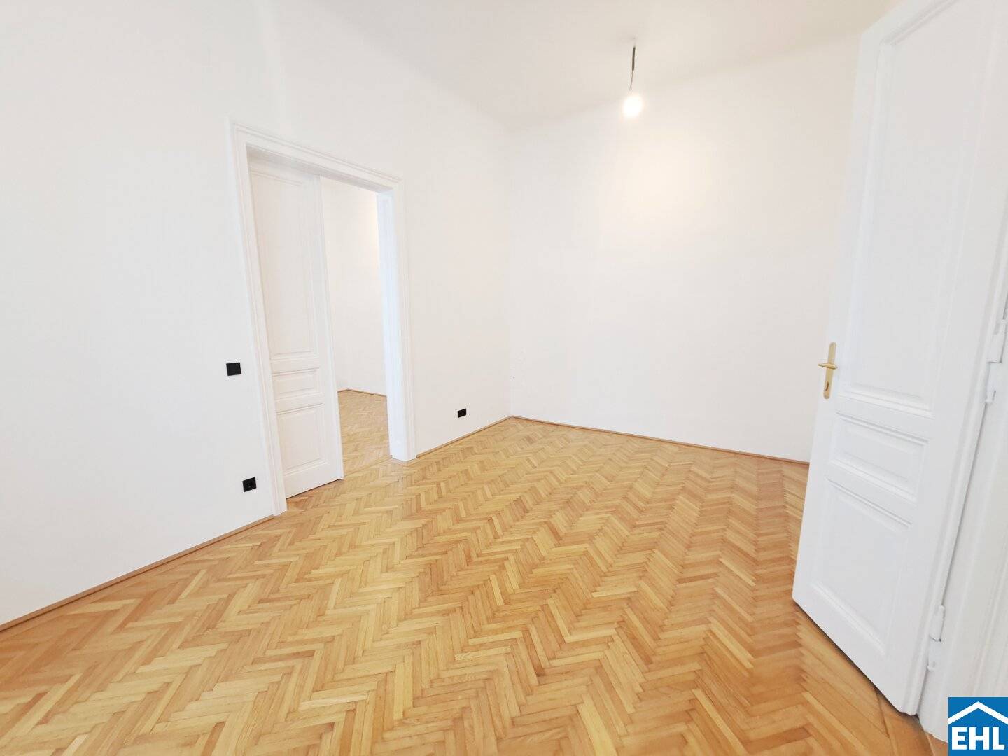 Apartment courtyard facing quiet location