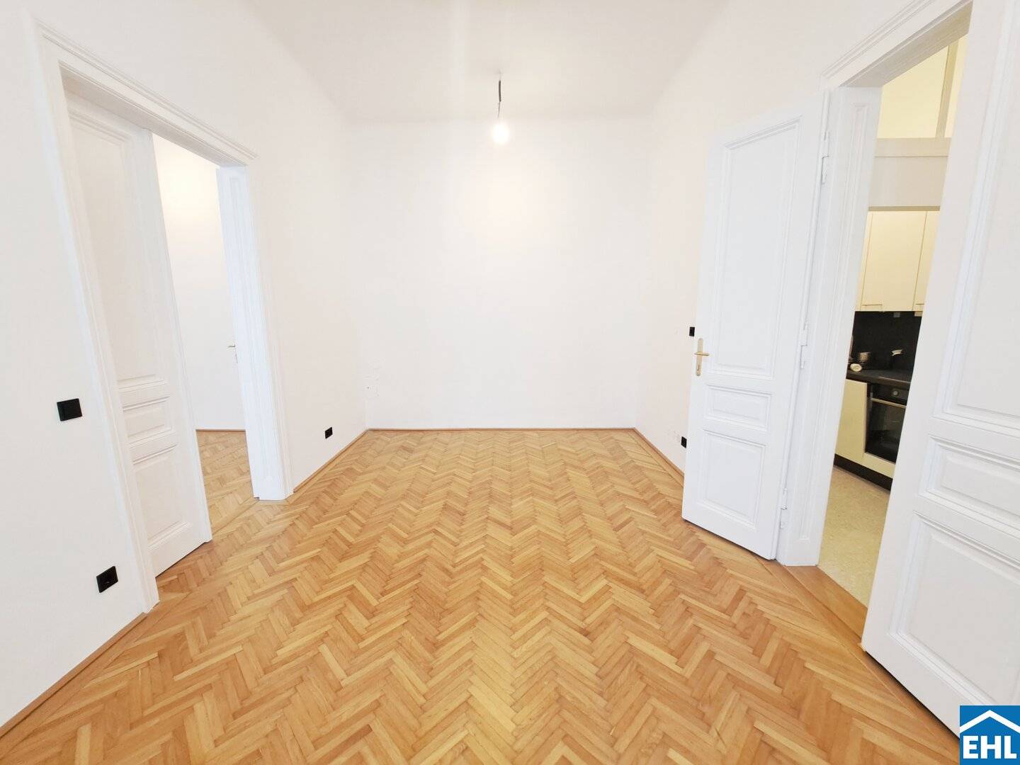 Apartment courtyard facing quiet location