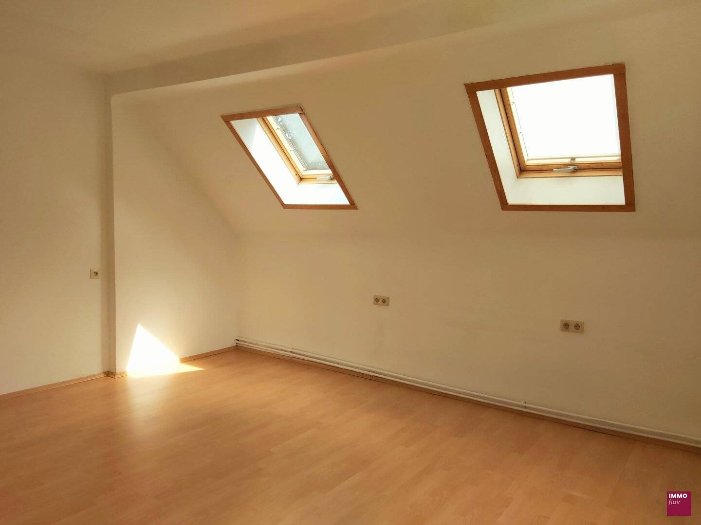 Attic apartment in a quiet location with garden access