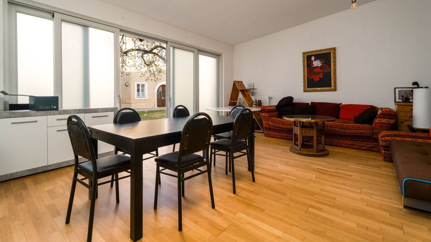 Courtyard facing ground floor apartment near universities