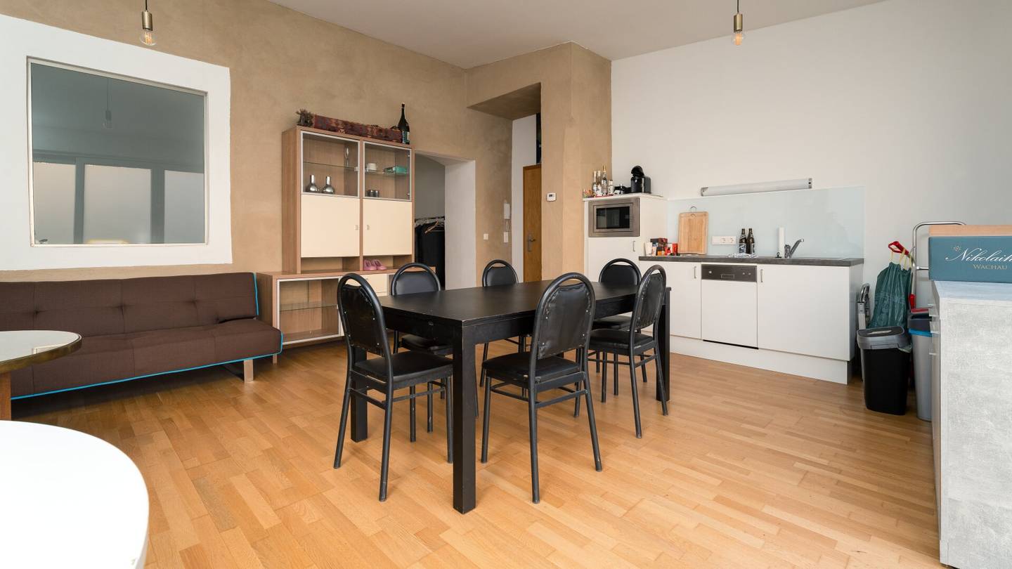 Courtyard facing ground floor apartment near universities