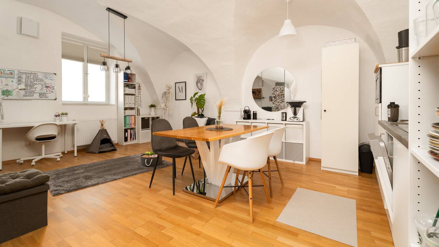 Ground floor apartment near the DPU in a historic building