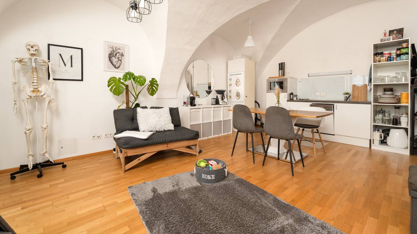 Ground floor apartment near the DPU in a historic building