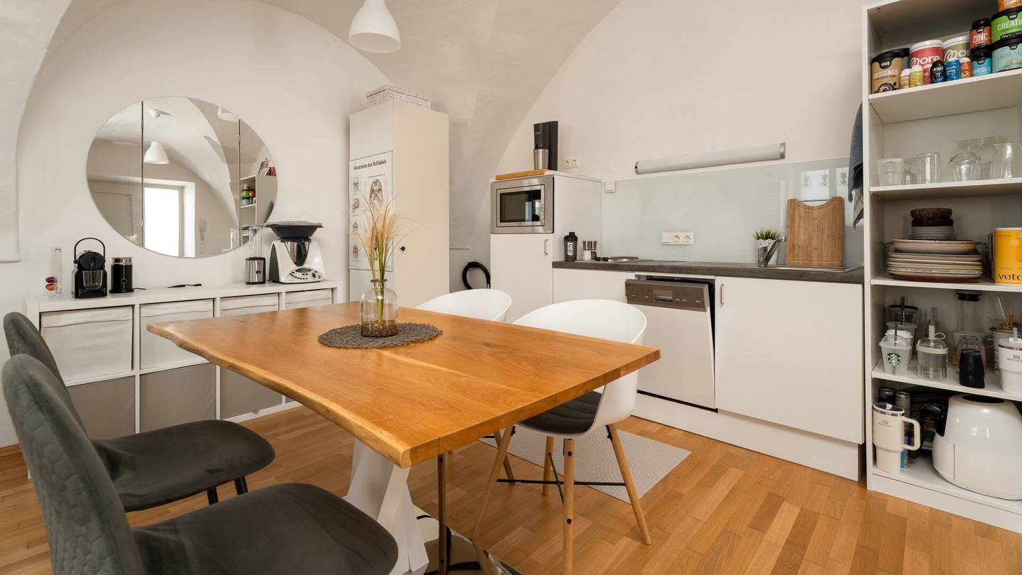 Ground floor apartment near the DPU in a historic building