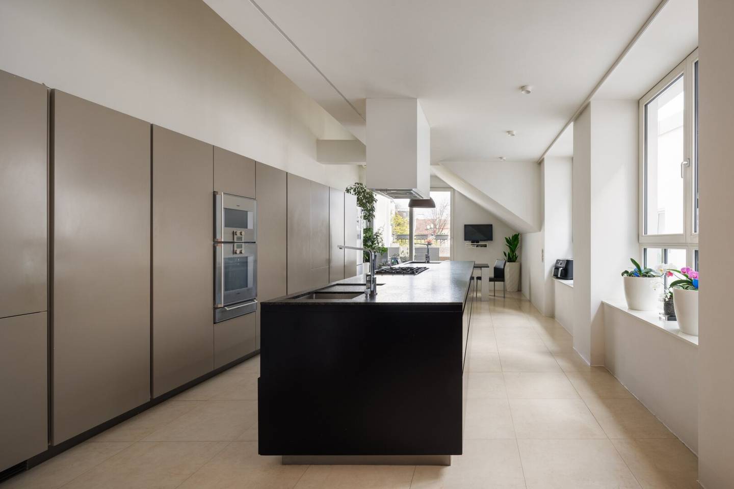 Altbauwohnung mit Terrasse und Loggia